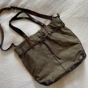 Military green Campomaggi canvas tote with rivets, zipper, and leather bottom